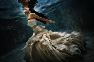 incredible underwater wedding photography