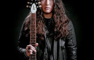 Loody Bensh Guitarist